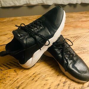 Women’s Nike LEATHER Huarache